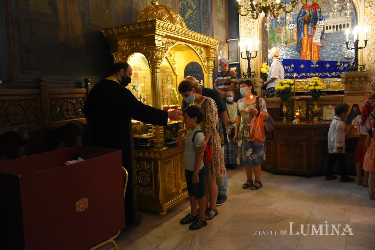 Preacinstirea Maicii Domnului pe Colina Bucuriei la sărbătoarea Adormirii sale 180488