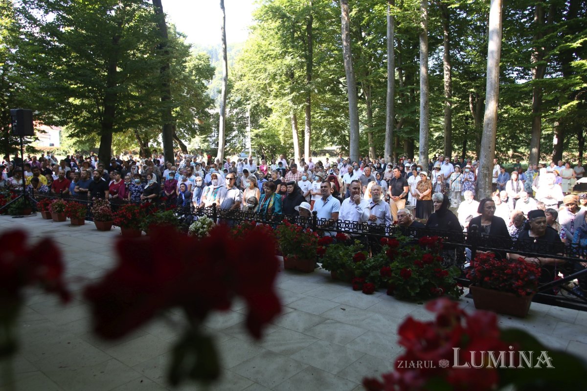 Sărbătoare la Mănăstirea Brâncoveanu de la Sâmbăta de Sus 180548