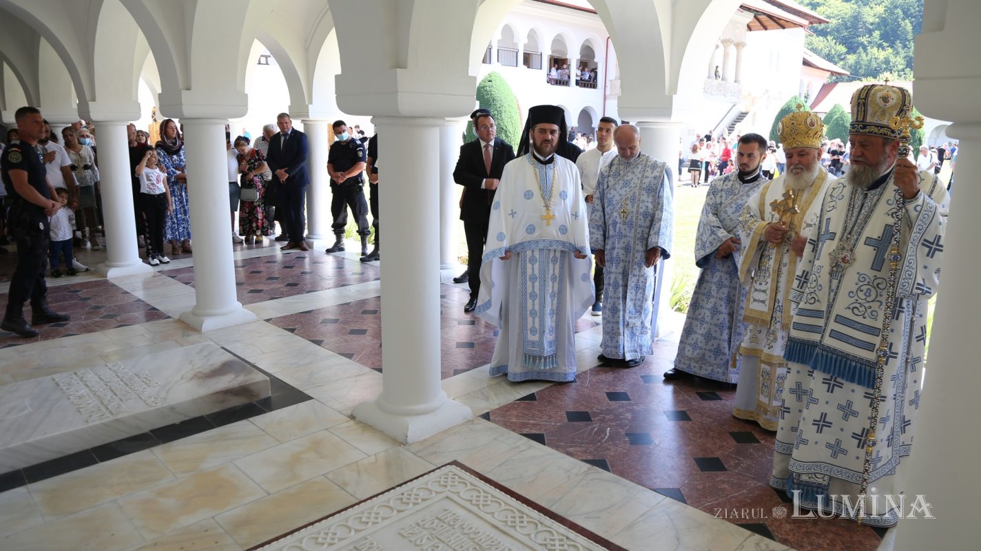 Sărbătoare la Mănăstirea Brâncoveanu de la Sâmbăta de Sus 180552