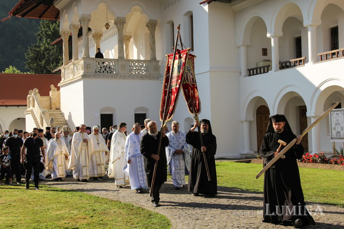 Sărbătoare la Mănăstirea Brâncoveanu de la Sâmbăta de Sus 180558