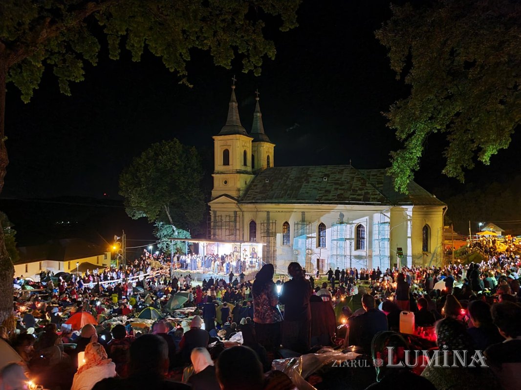 Slujba Prohodului Maicii Domnului la Mănăstirea Nicula 180451