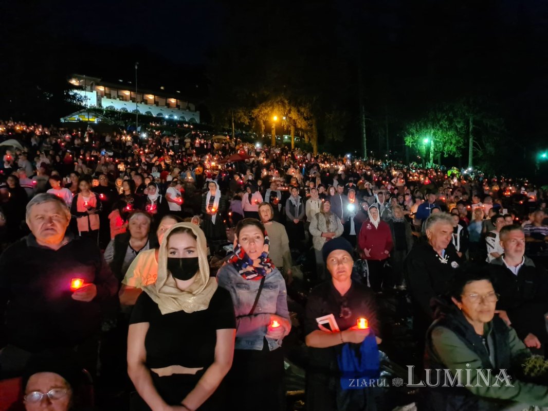 Slujba Prohodului Maicii Domnului la Mănăstirea Nicula 180454