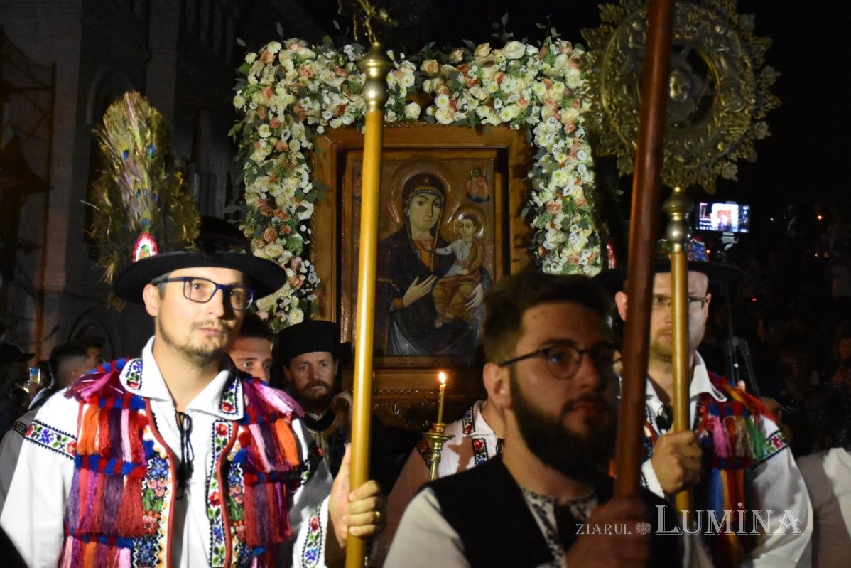 Slujba Prohodului Maicii Domnului la Mănăstirea Nicula 180456