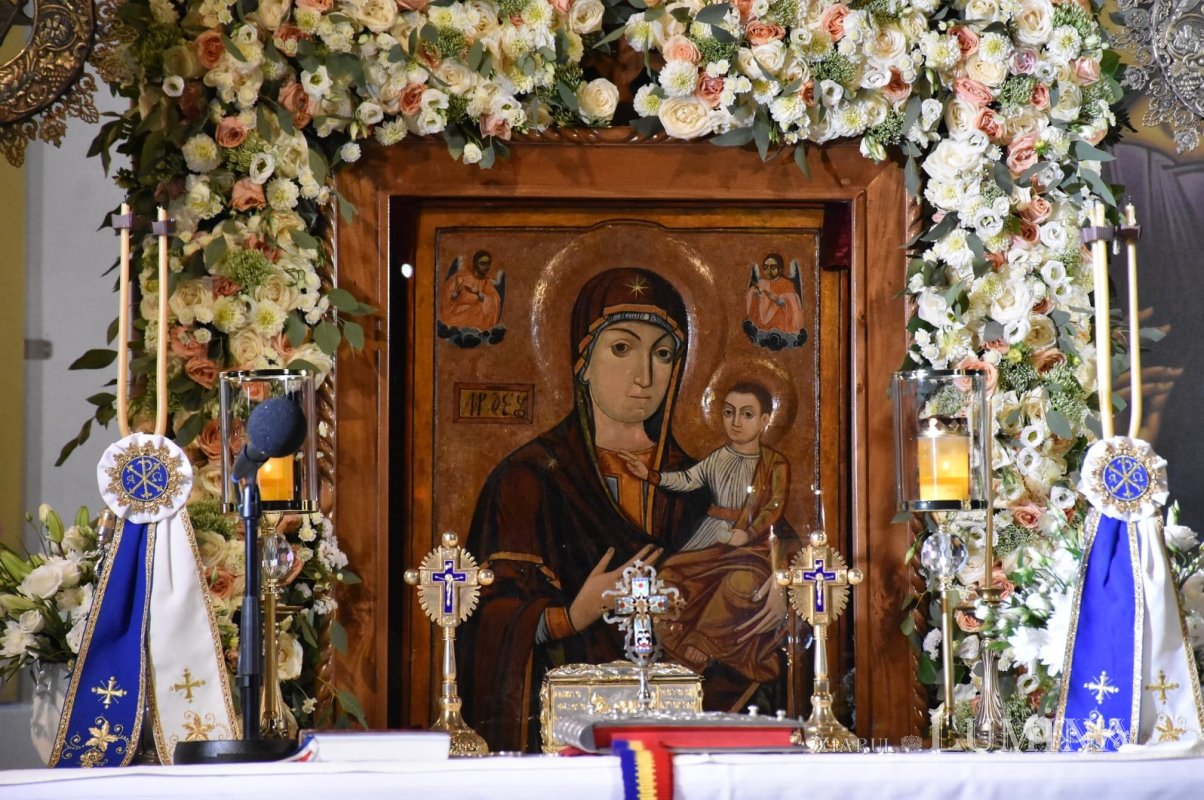 Slujba Prohodului Maicii Domnului la Mănăstirea Nicula 180457