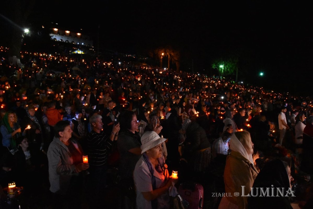 Slujba Prohodului Maicii Domnului la Mănăstirea Nicula 180460