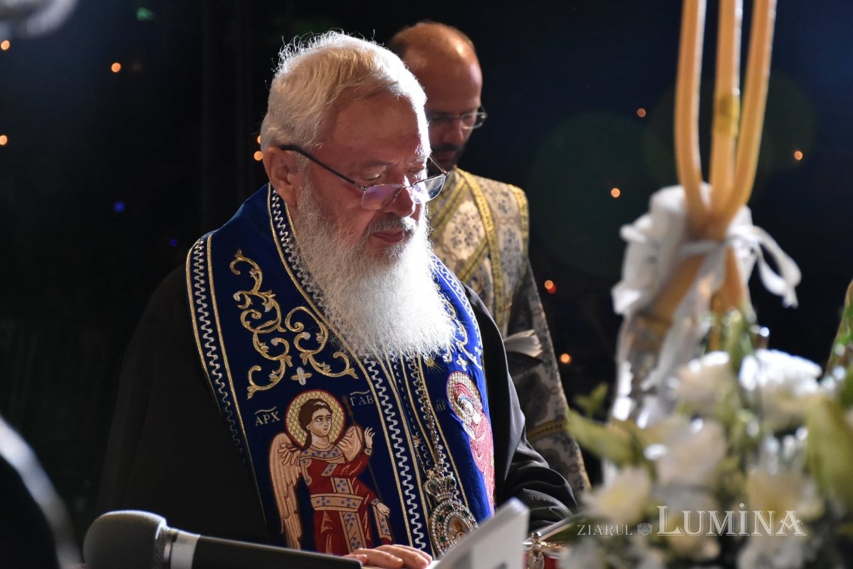 Slujba Prohodului Maicii Domnului la Mănăstirea Nicula 180461