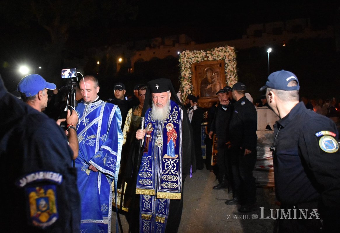 Slujba Prohodului Maicii Domnului la Mănăstirea Nicula 180464