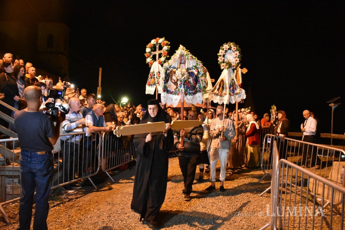 Slujba Prohodului Maicii Domnului la Mănăstirea Nicula 180465