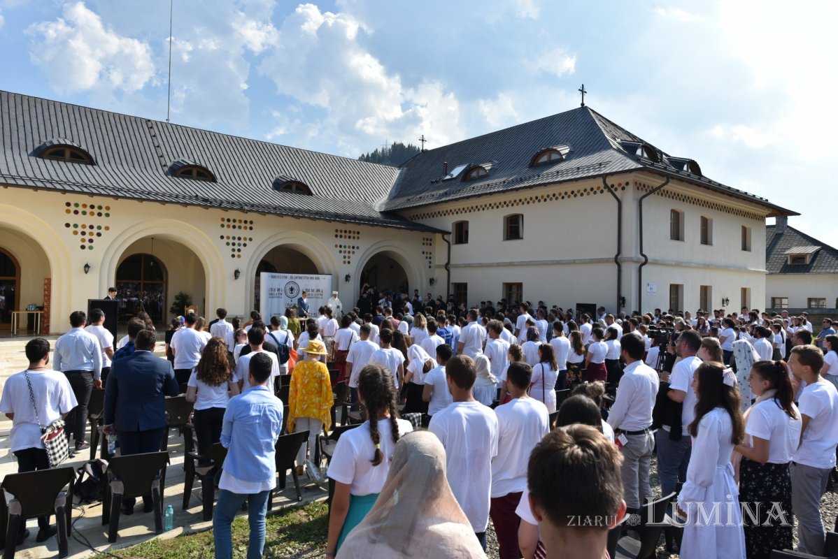 Congresul studențesc aniversar desfășurat la Mănăstirea Putna 180964