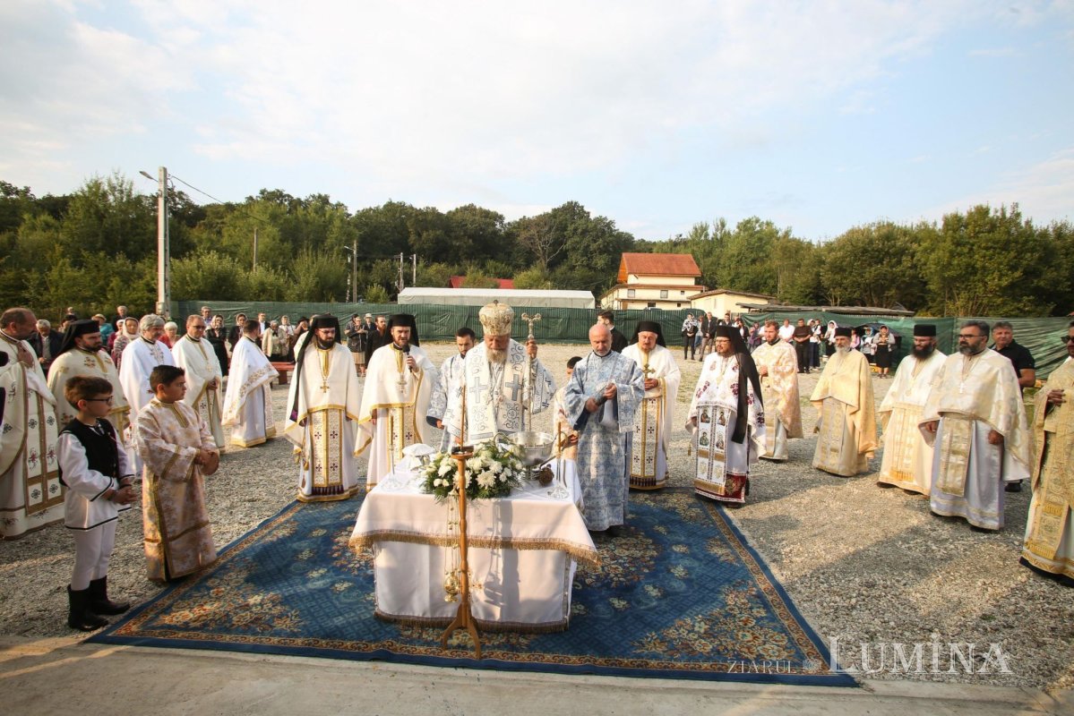 Mănăstirea „Acoperământul Maicii Domnului” din Şura Mare, judeţul Sibiu, a fost sfinţită 181500