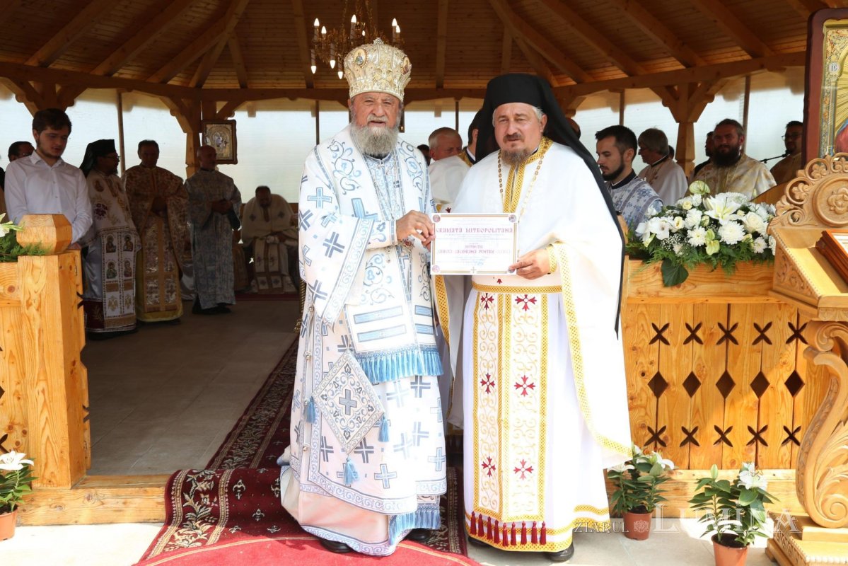 Mănăstirea „Acoperământul Maicii Domnului” din Şura Mare, judeţul Sibiu, a fost sfinţită 181506