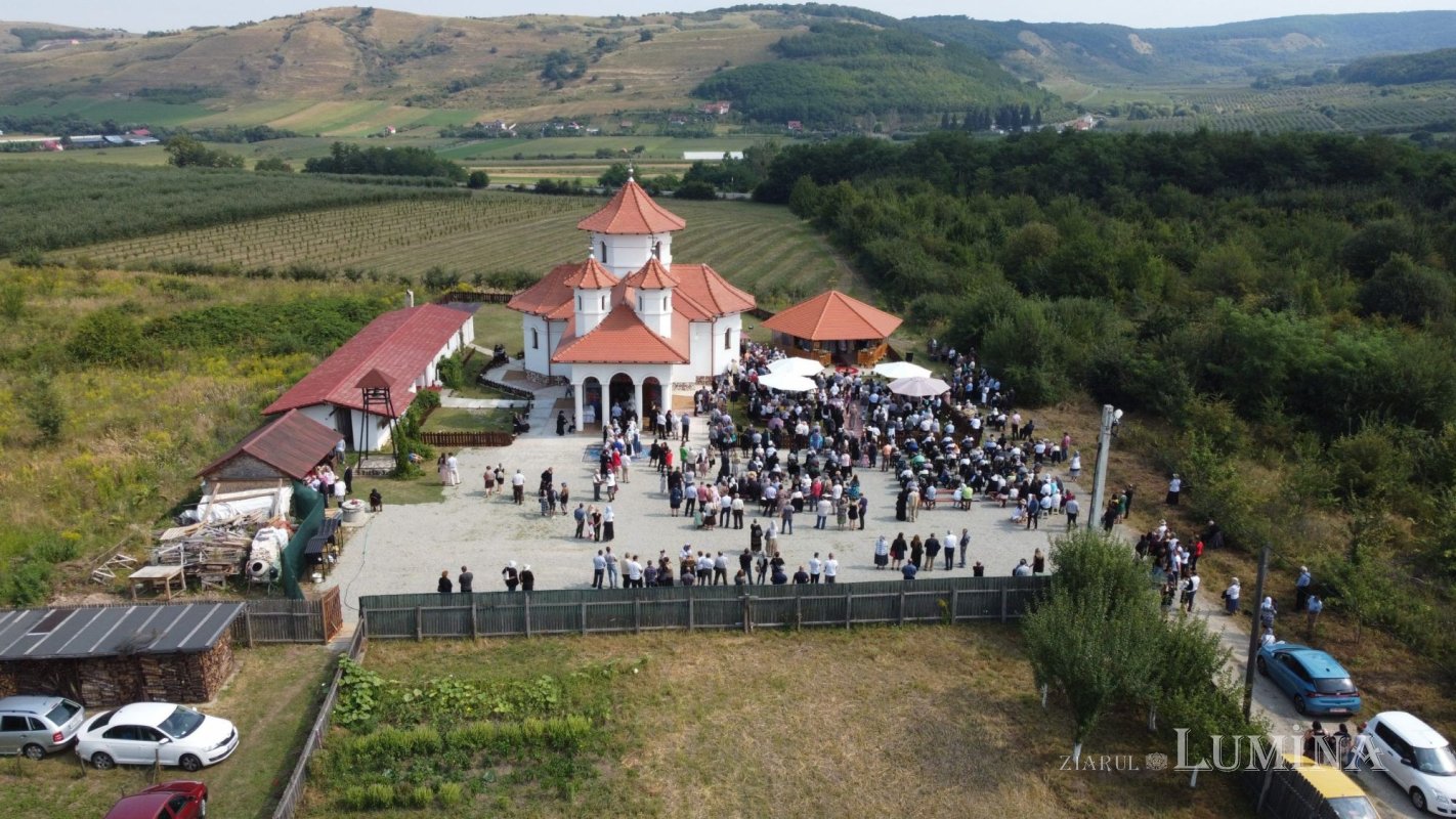 Mănăstirea „Acoperământul Maicii Domnului” din Şura Mare, judeţul Sibiu, a fost sfinţită 181508
