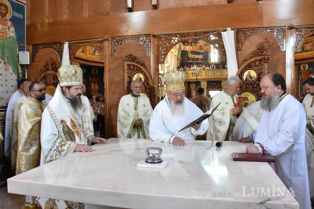 Târnosirea Bisericii „Sfânta Treime” și „Sfinții Trei Ierarhi” din Dej 181511