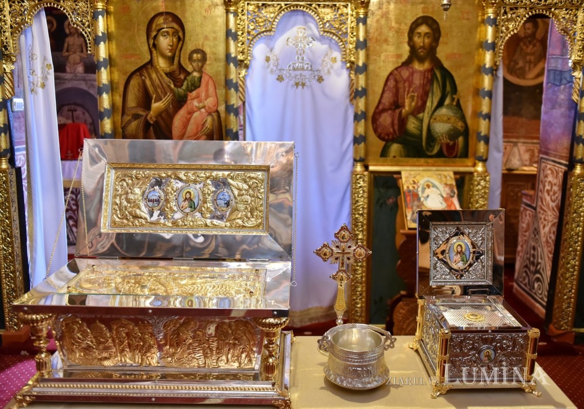 Patriarhul României a sfinţit două racle pentru moaştele Botezătorului Domnului 181968