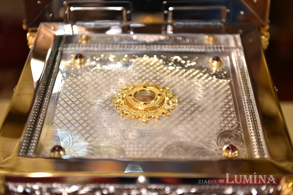 Patriarhul României a sfinţit două racle pentru moaştele Botezătorului Domnului 181969