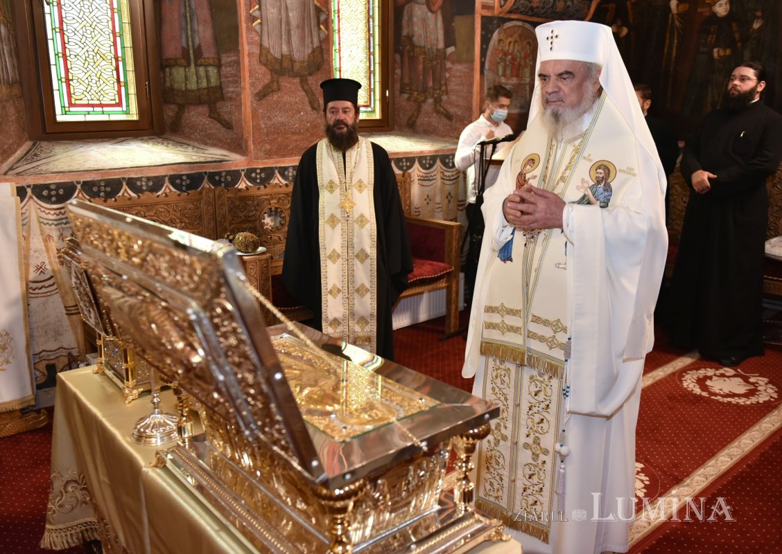 Patriarhul României a sfinţit două racle pentru moaştele Botezătorului Domnului 181973
