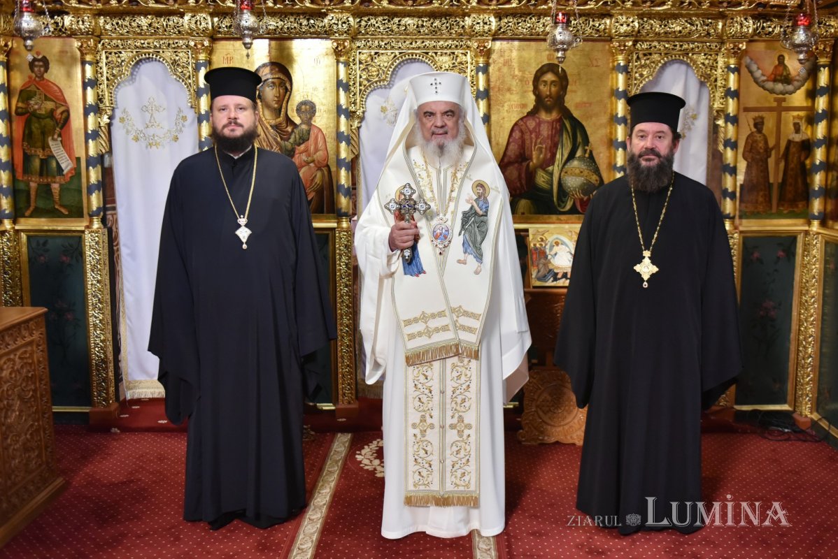 Patriarhul României a sfinţit două racle pentru moaştele Botezătorului Domnului 181980