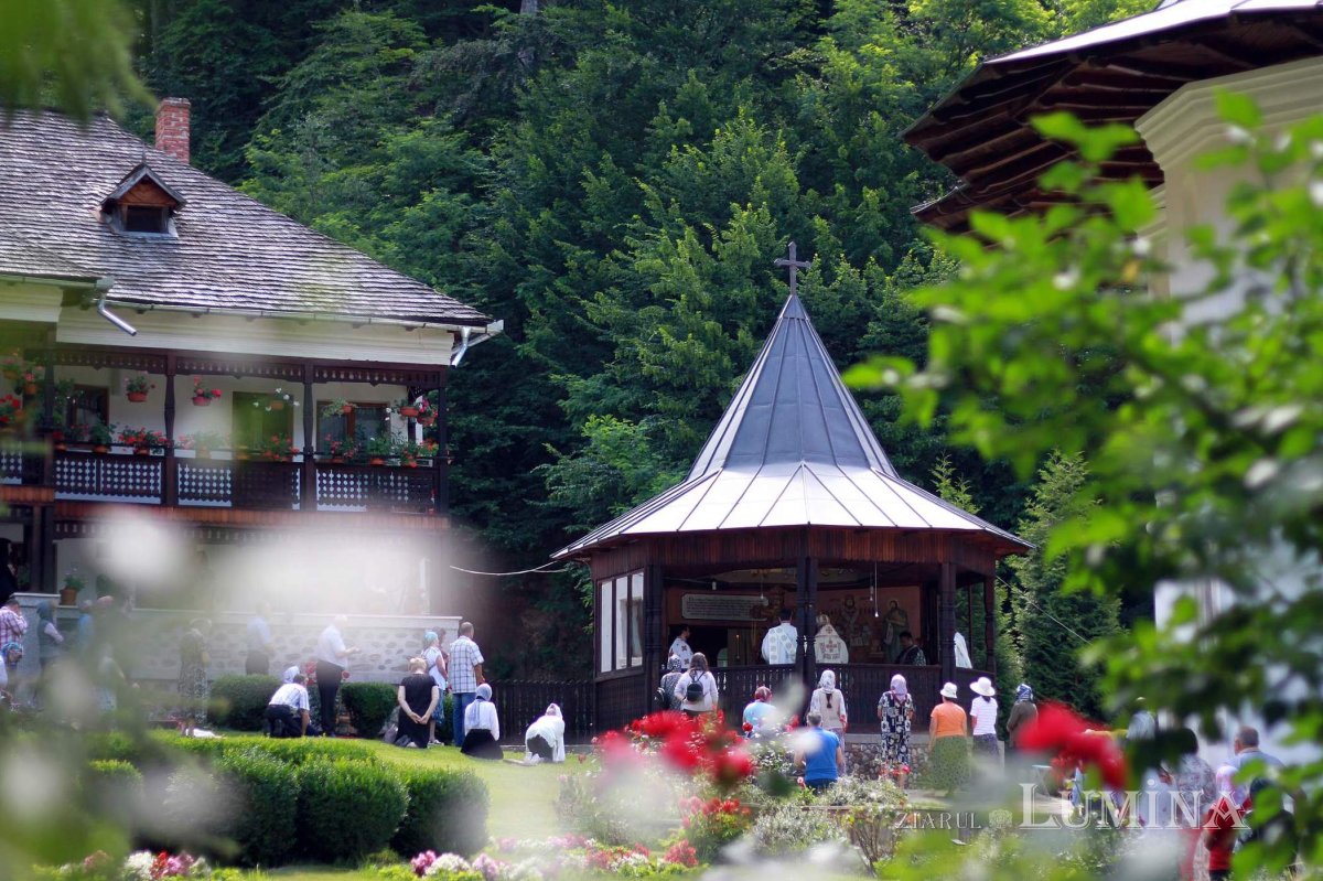 Trăitori pentru o zi în duhul și lumina sfinților de la Robaia 181731