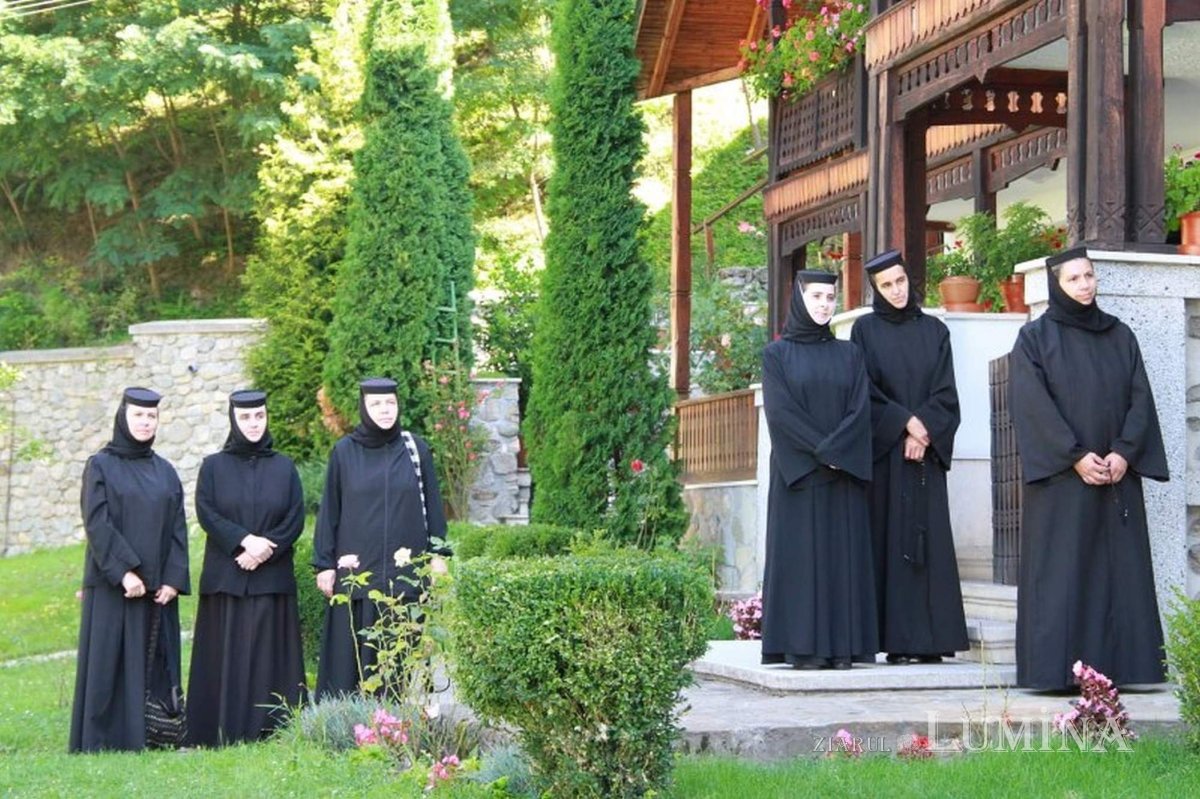 Trăitori pentru o zi în duhul și lumina sfinților de la Robaia 181738