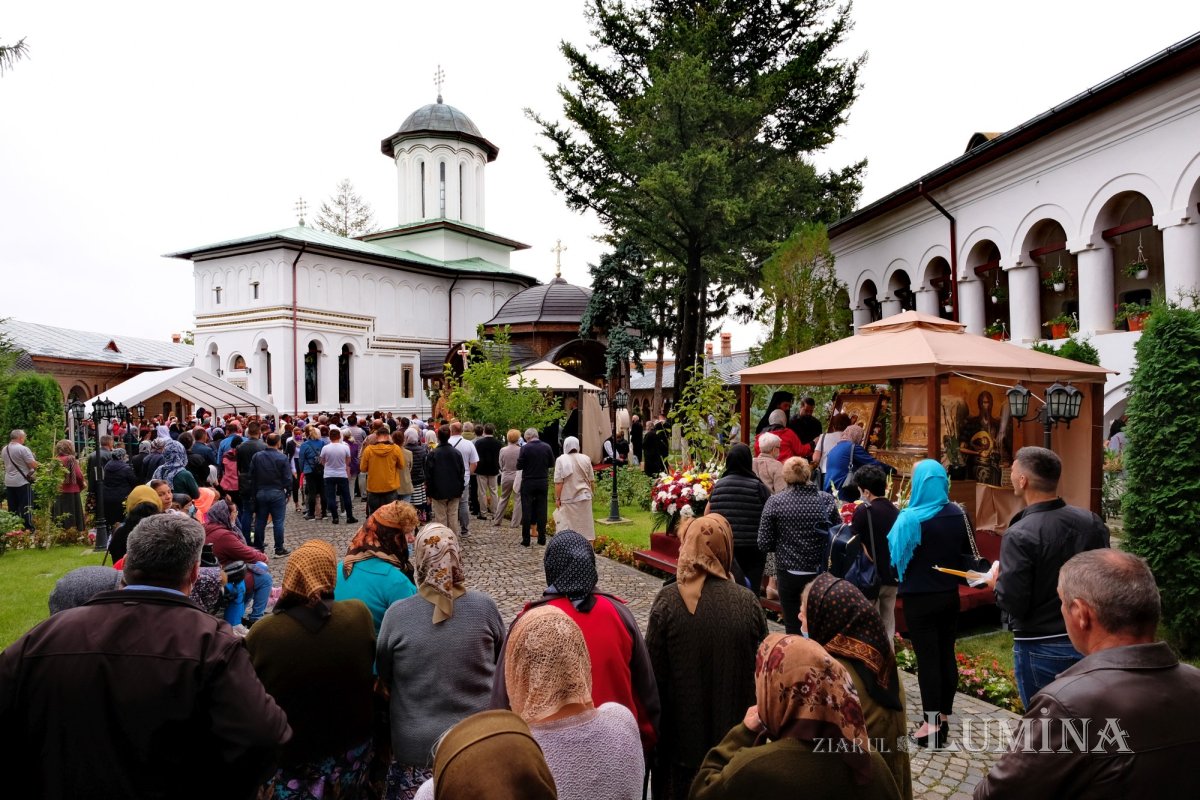 Zile de sărbătoare la Mănăstirea Plumbuita 182080