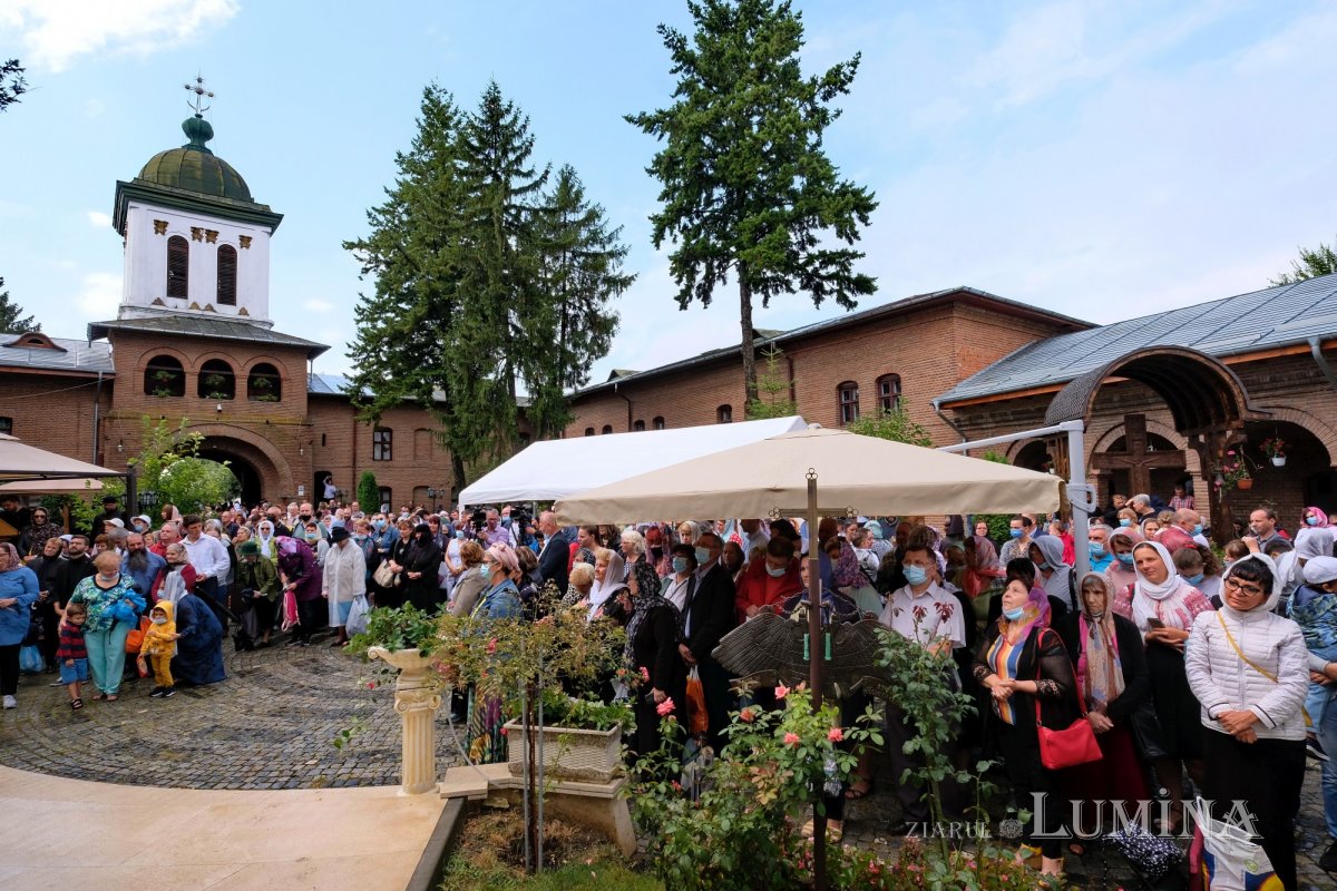 Zile de sărbătoare la Mănăstirea Plumbuita 182108