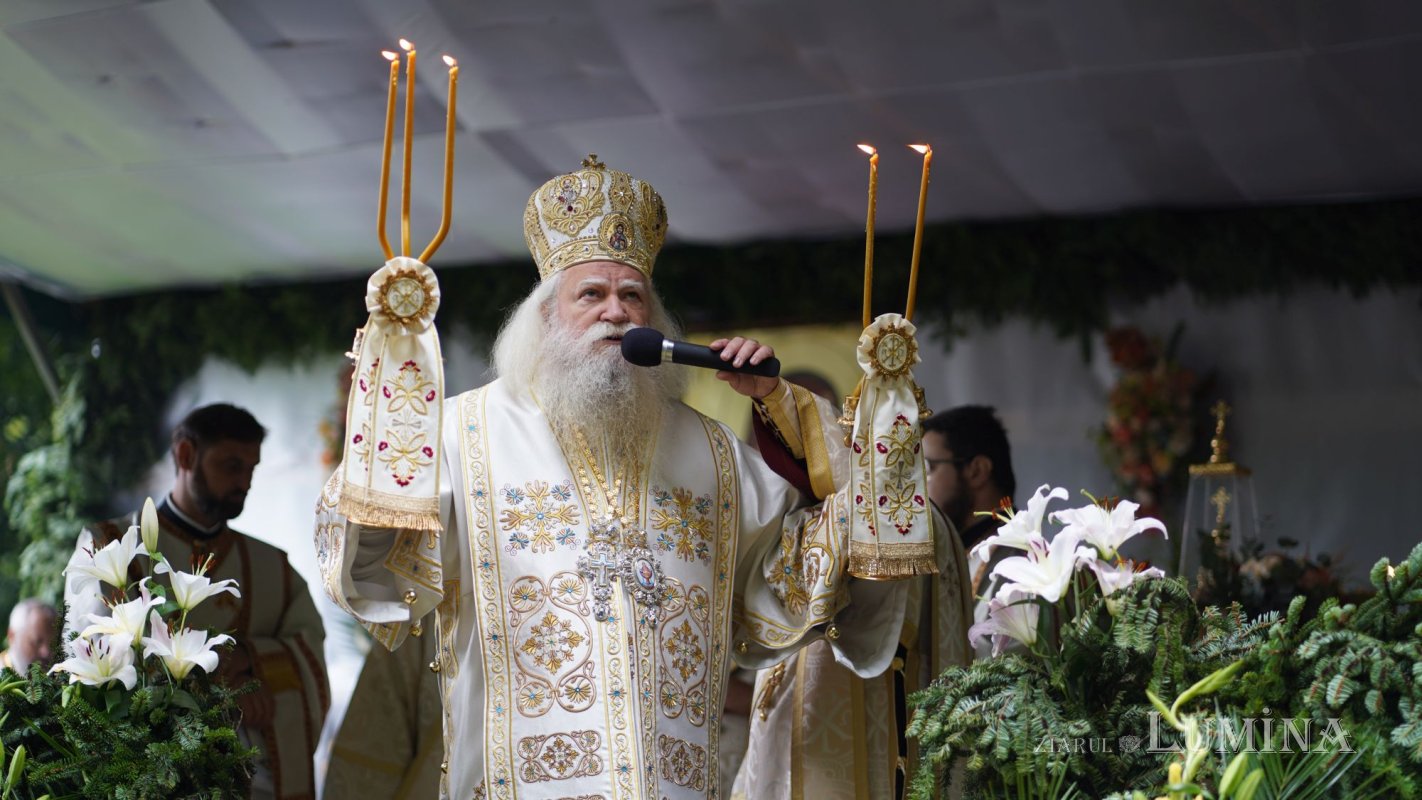 Liturghie arhierească la Sihăstria Râșcăi 182181