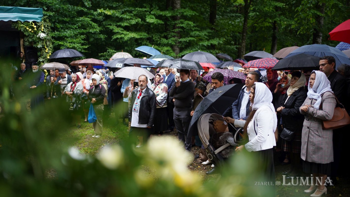 Liturghie arhierească la Sihăstria Râșcăi 182185