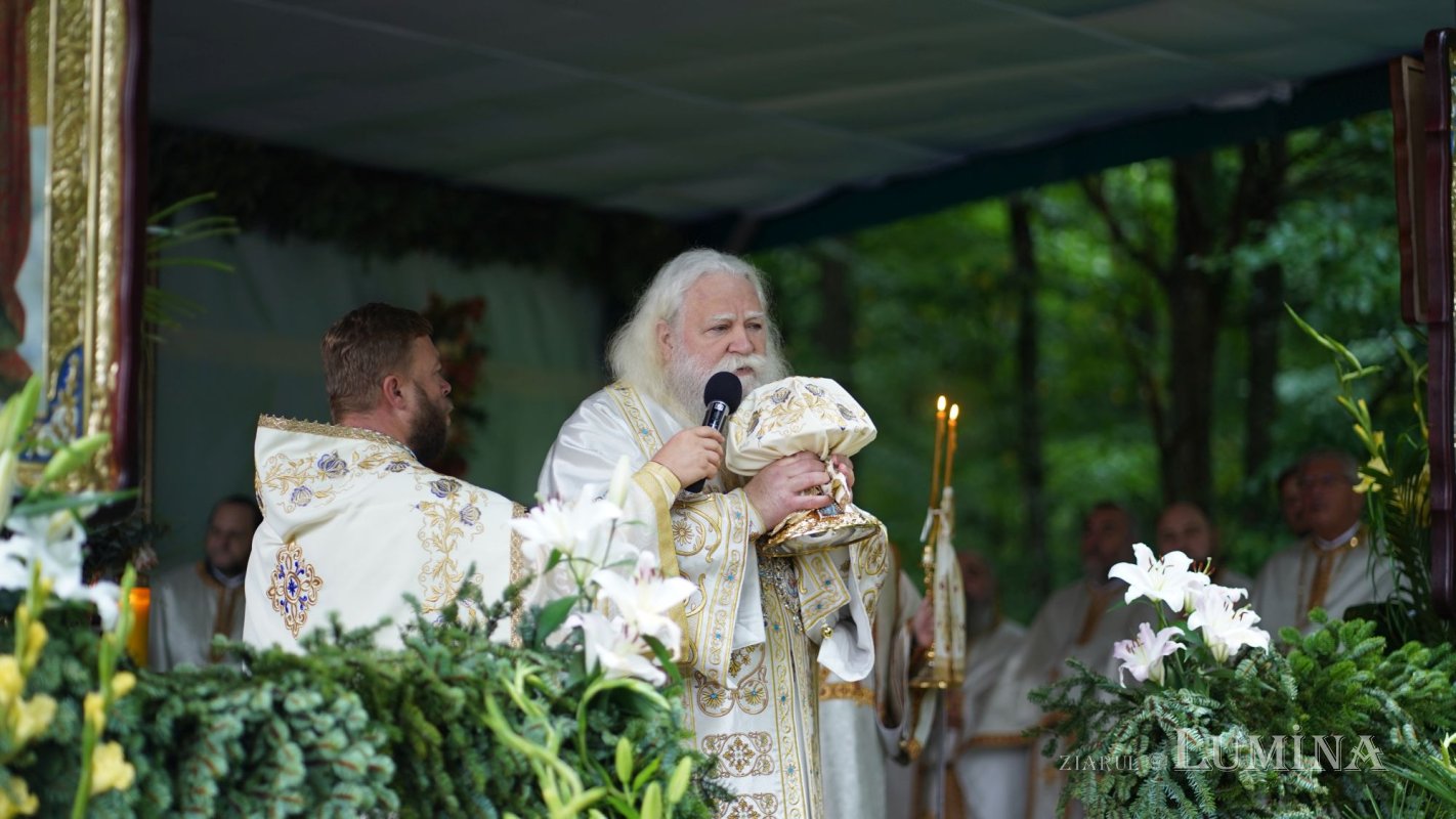 Liturghie arhierească la Sihăstria Râșcăi 182186