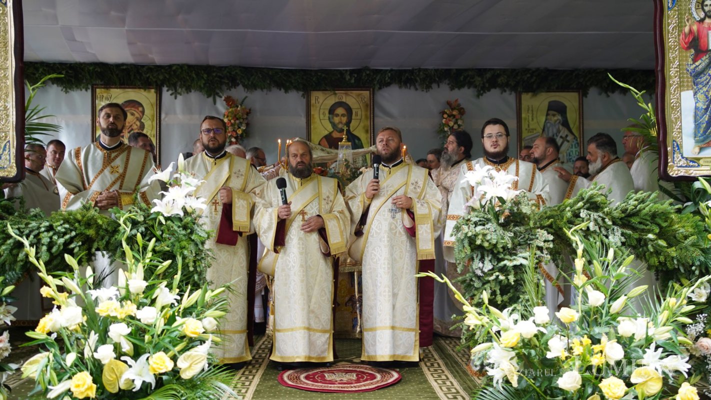 Liturghie arhierească la Sihăstria Râșcăi 182187