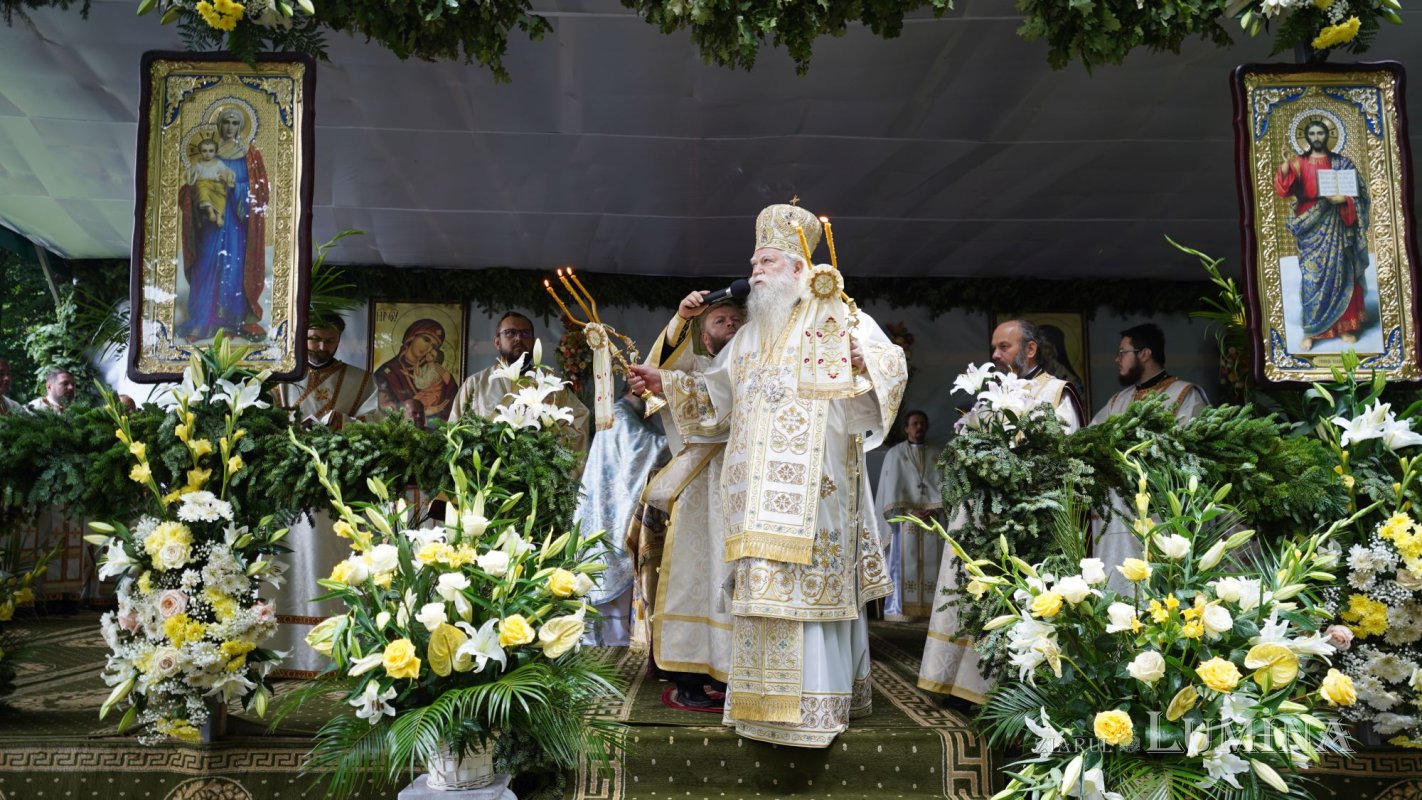 Liturghie arhierească la Sihăstria Râșcăi 182188