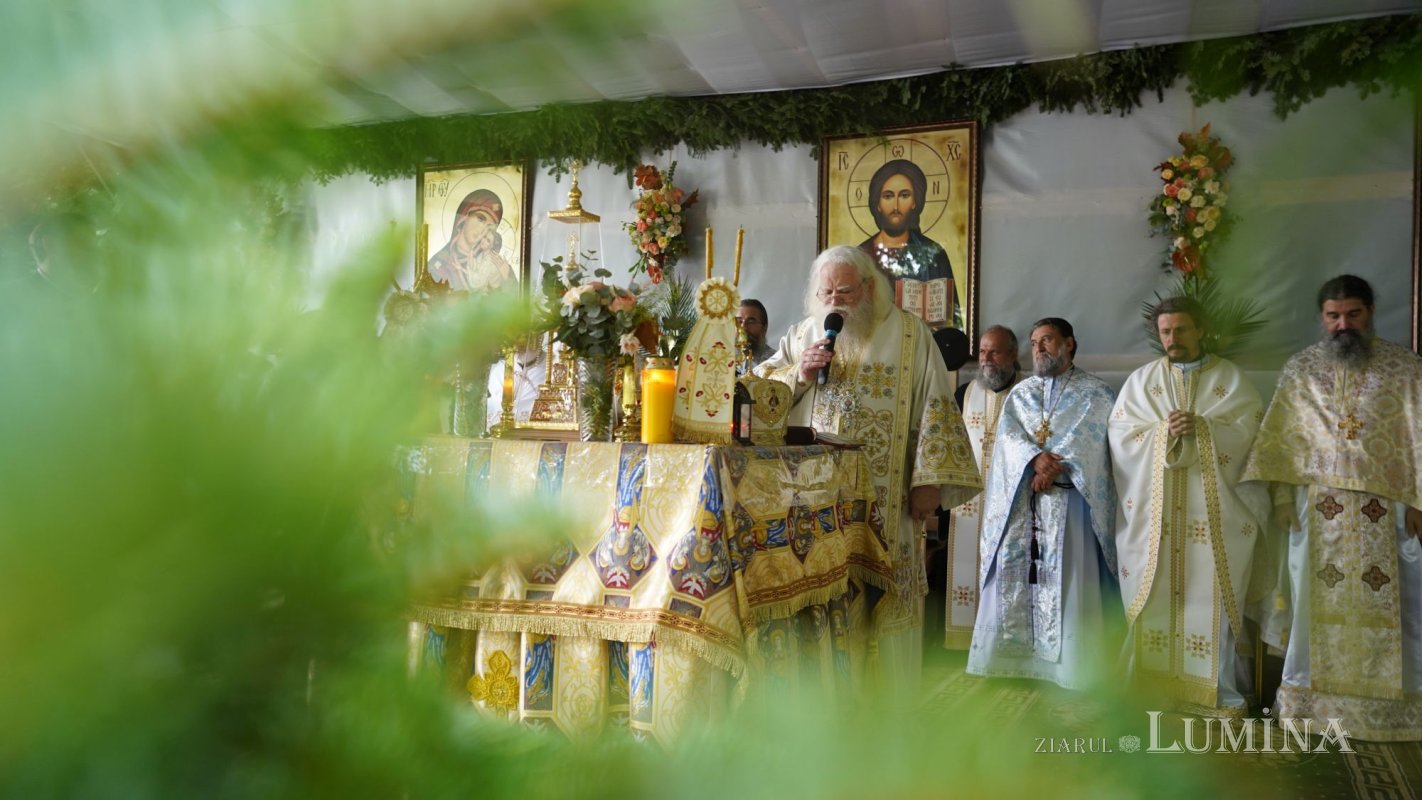 Liturghie arhierească la Sihăstria Râșcăi 182190