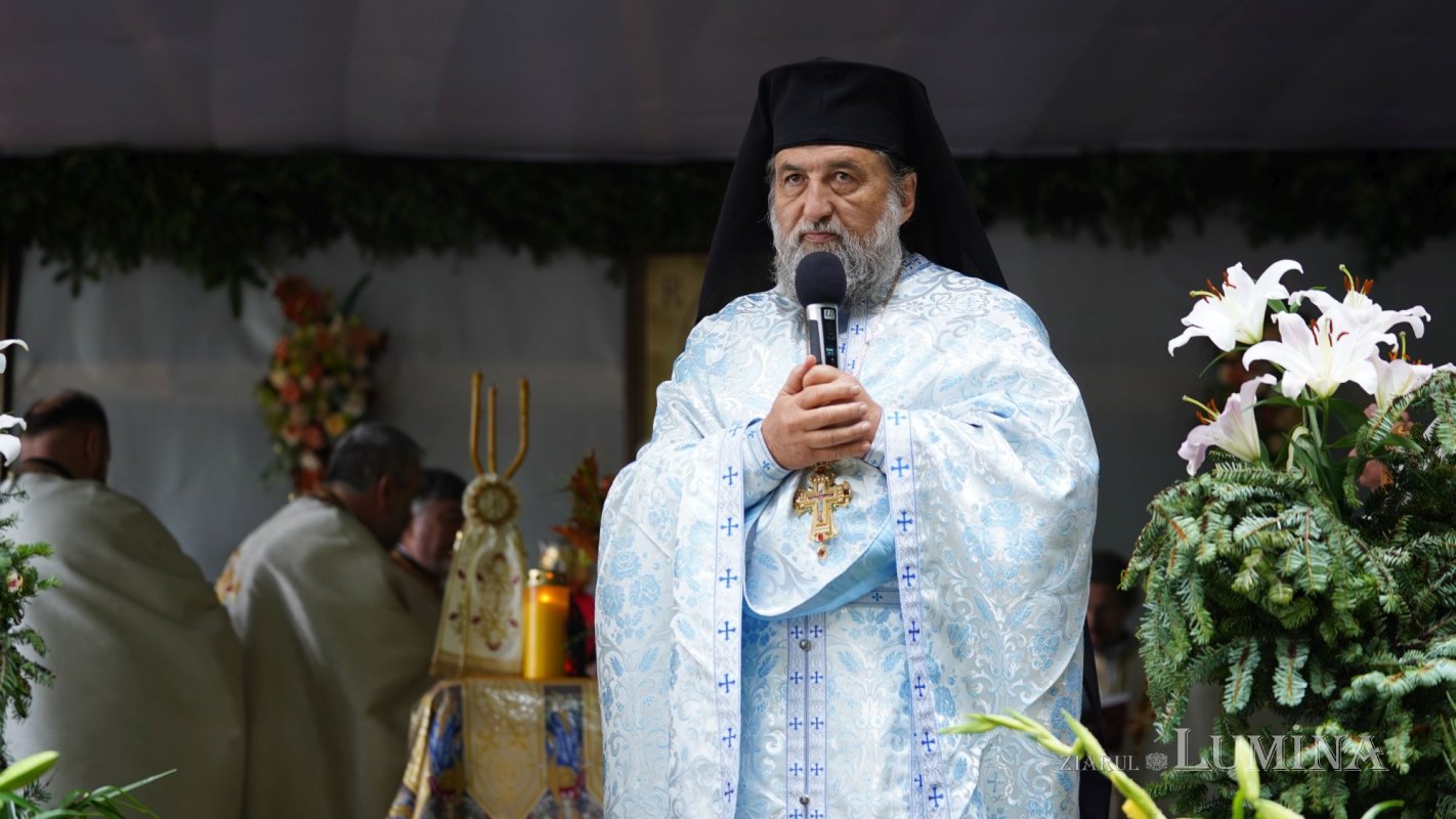 Liturghie arhierească la Sihăstria Râșcăi 182191