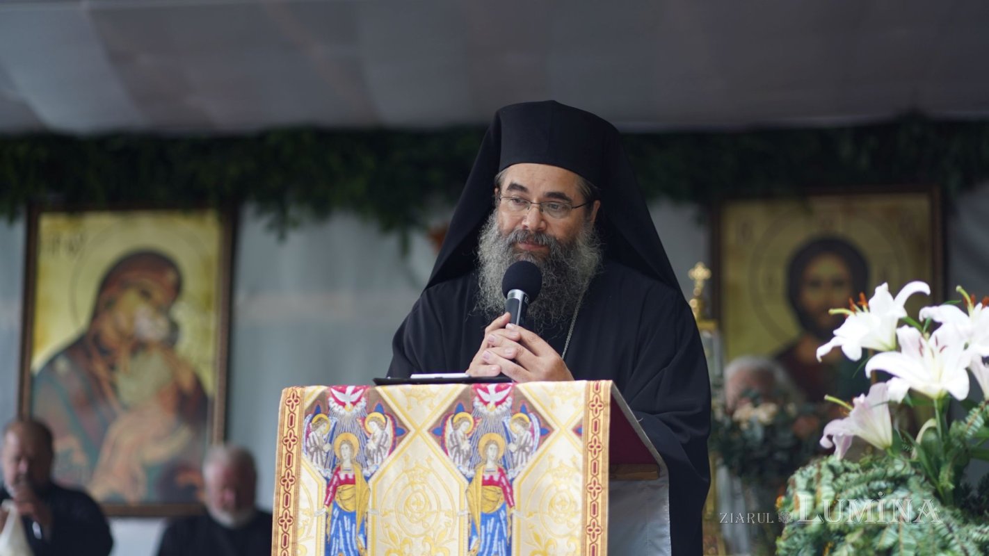 Liturghie arhierească la Sihăstria Râșcăi 182193