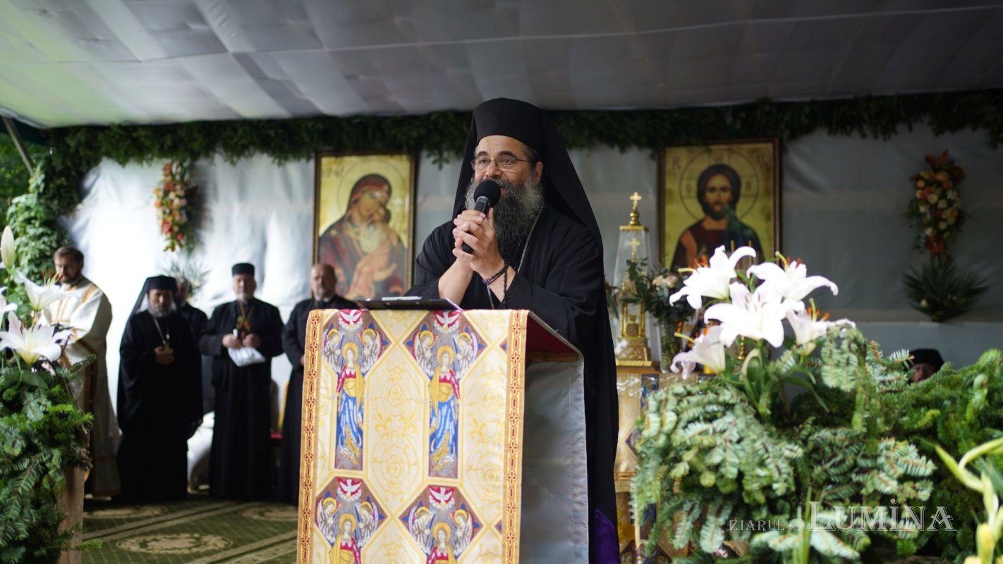 Liturghie arhierească la Sihăstria Râșcăi 182194