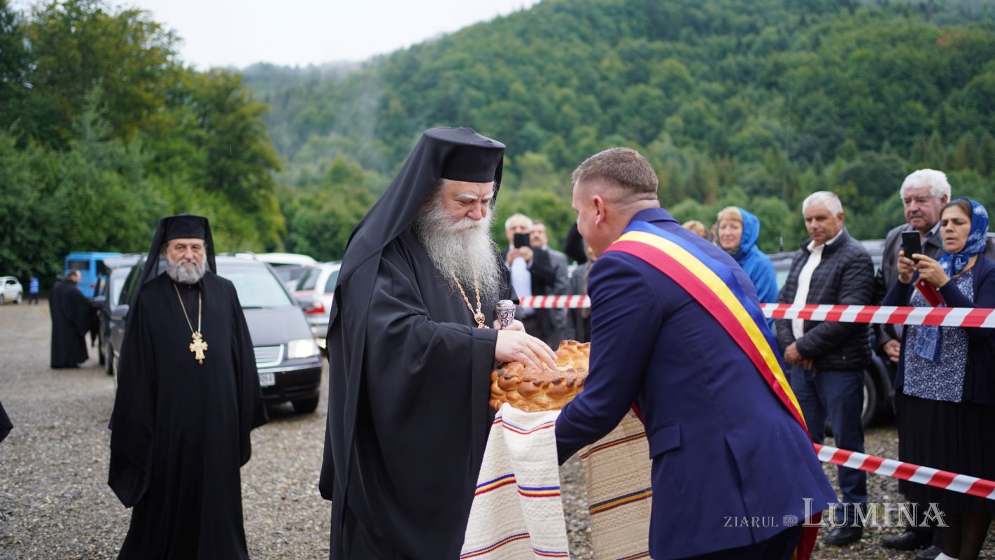 Liturghie arhierească la Sihăstria Râșcăi 182195
