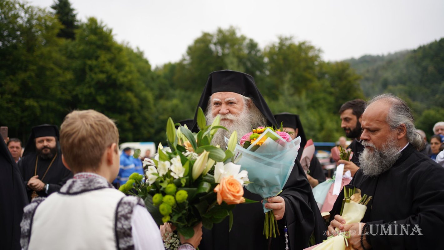 Liturghie arhierească la Sihăstria Râșcăi 182196