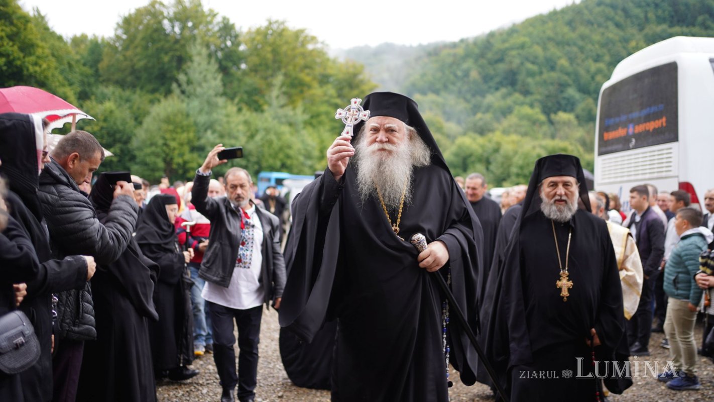 Liturghie arhierească la Sihăstria Râșcăi 182198