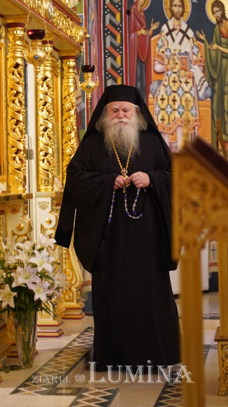 Liturghie arhierească la Sihăstria Râșcăi 182199