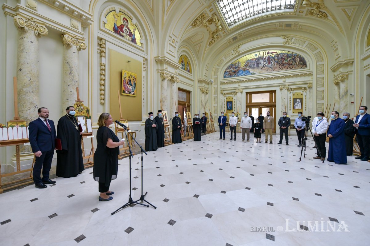 Premierea câștigătorilor celei de-a 10-a ediții a concursului „Icoana ortodoxă - lumina credinței” 182417