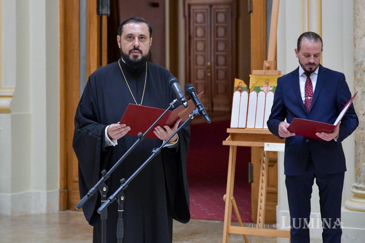 Premierea câștigătorilor celei de-a 10-a ediții a concursului „Icoana ortodoxă - lumina credinței” 182427