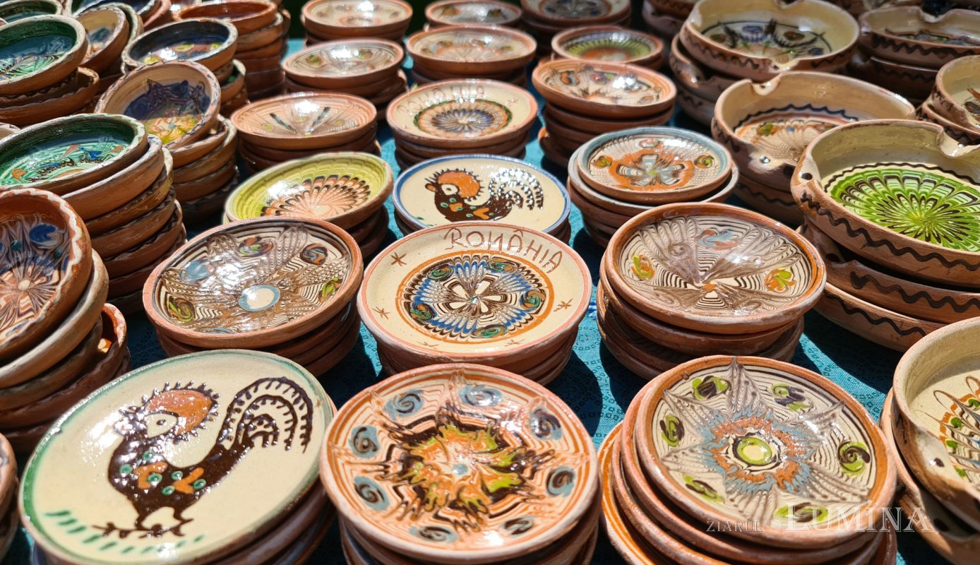 Tăcerile și chipurile fermecate ale lutului ars 182632