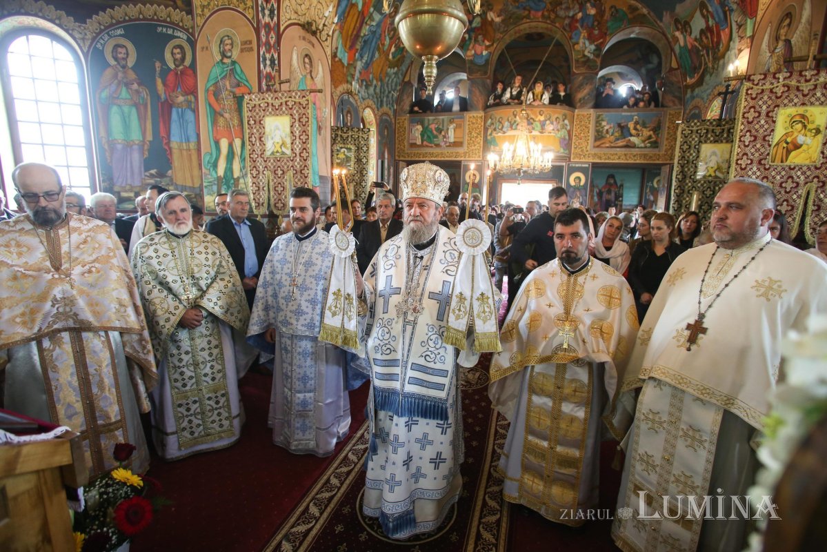 Binecuvântare arhierească la Ungra, judeţul Braşov 182910