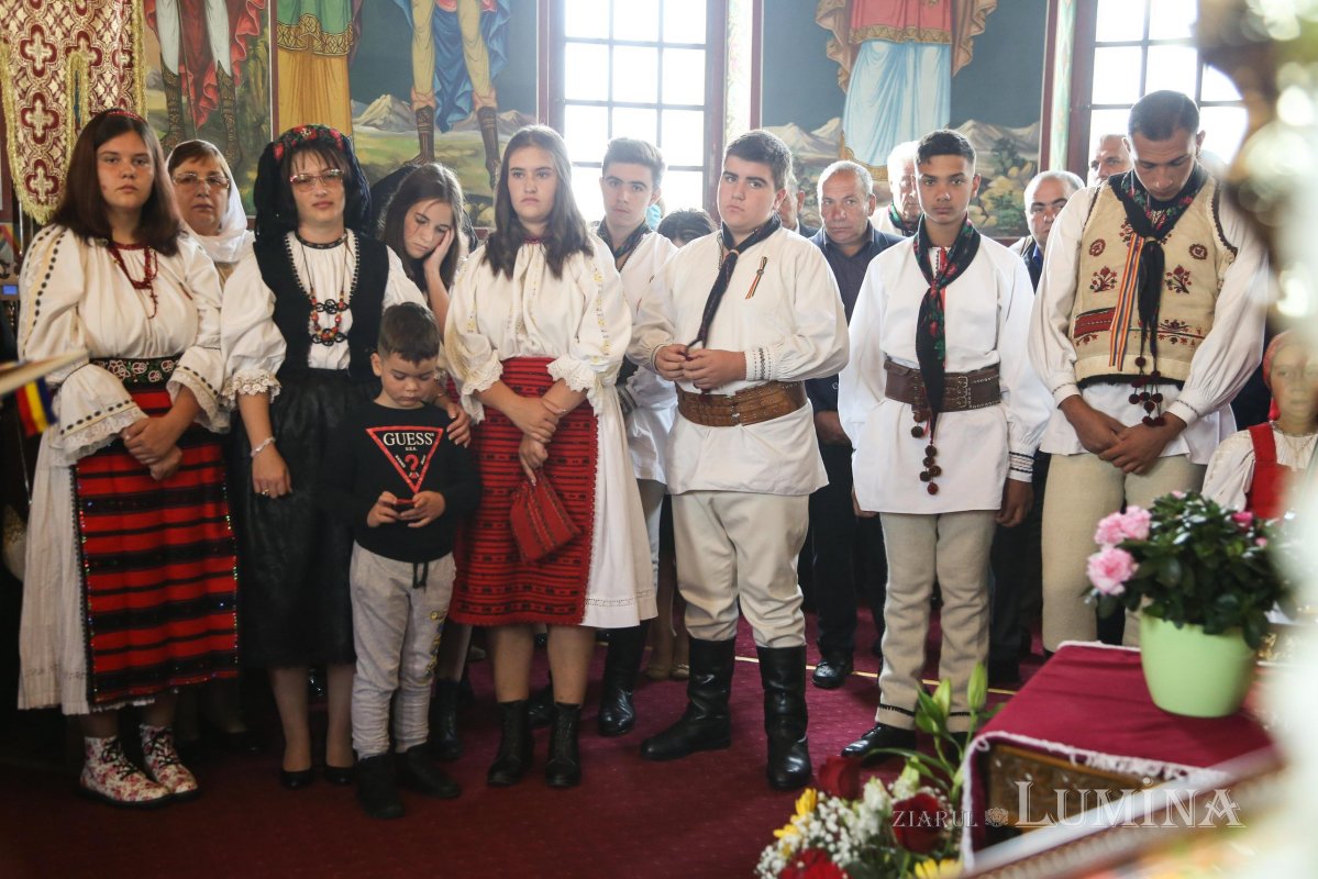 Binecuvântare arhierească la Ungra, judeţul Braşov 182914