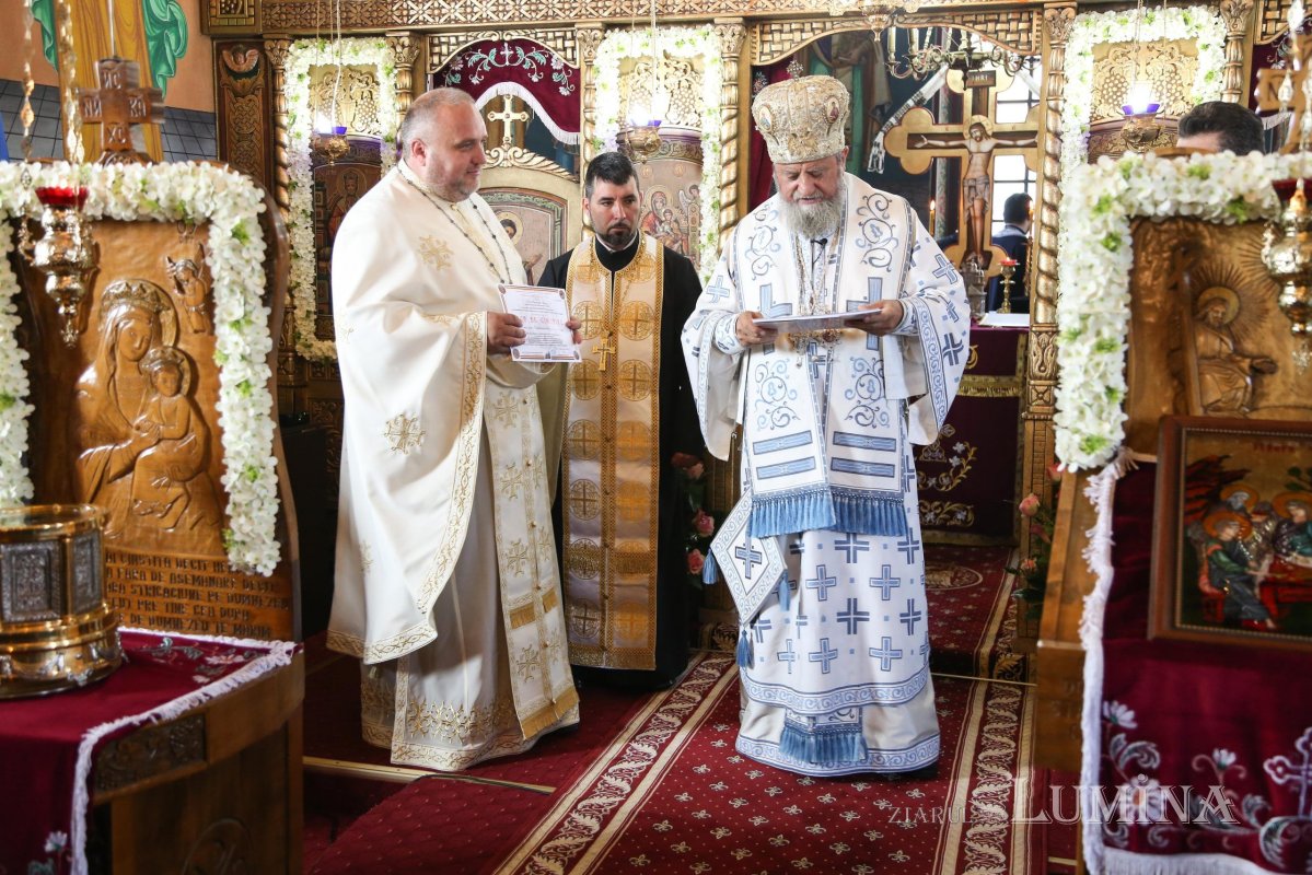 Binecuvântare arhierească la Ungra, judeţul Braşov 182915