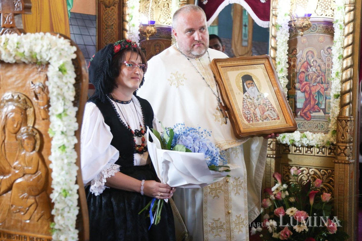 Binecuvântare arhierească la Ungra, judeţul Braşov 182916