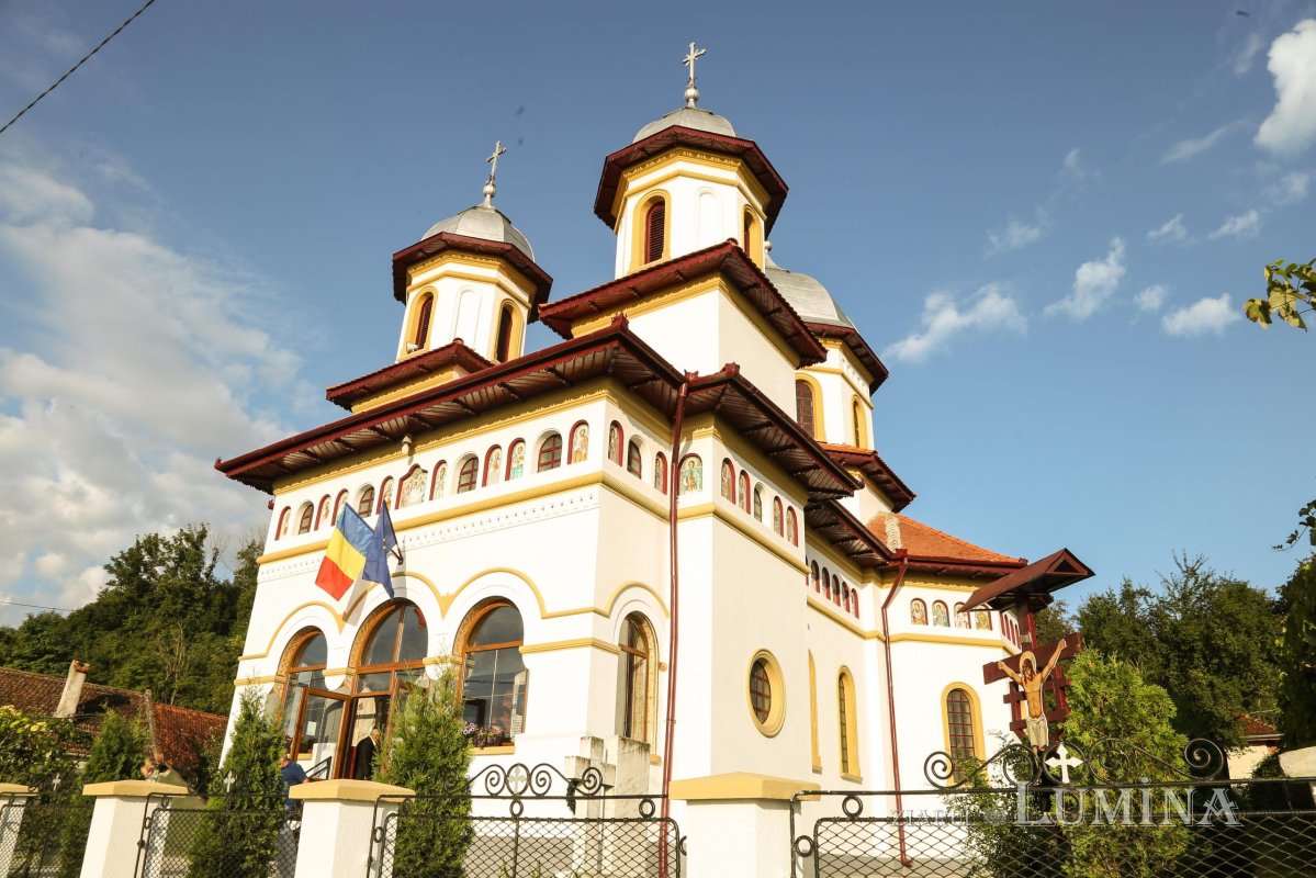 Binecuvântare arhierească la Ungra, judeţul Braşov 182917