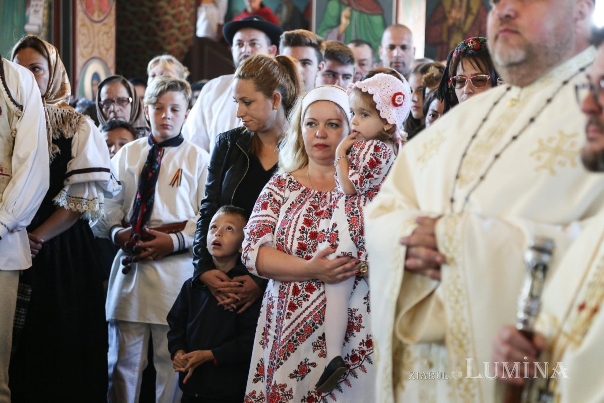 Binecuvântare arhierească la Ungra, judeţul Braşov 182918
