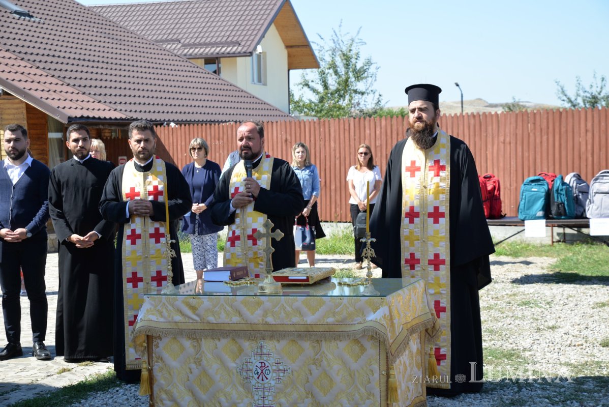 Daruri pentru elevi din familii defavorizate la început de an şcolar 183102