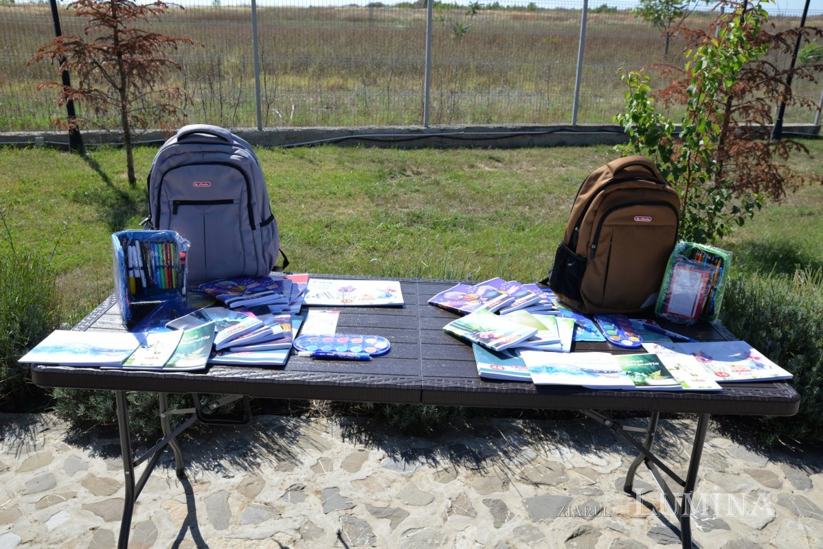 Daruri pentru elevi din familii defavorizate la început de an şcolar 183105