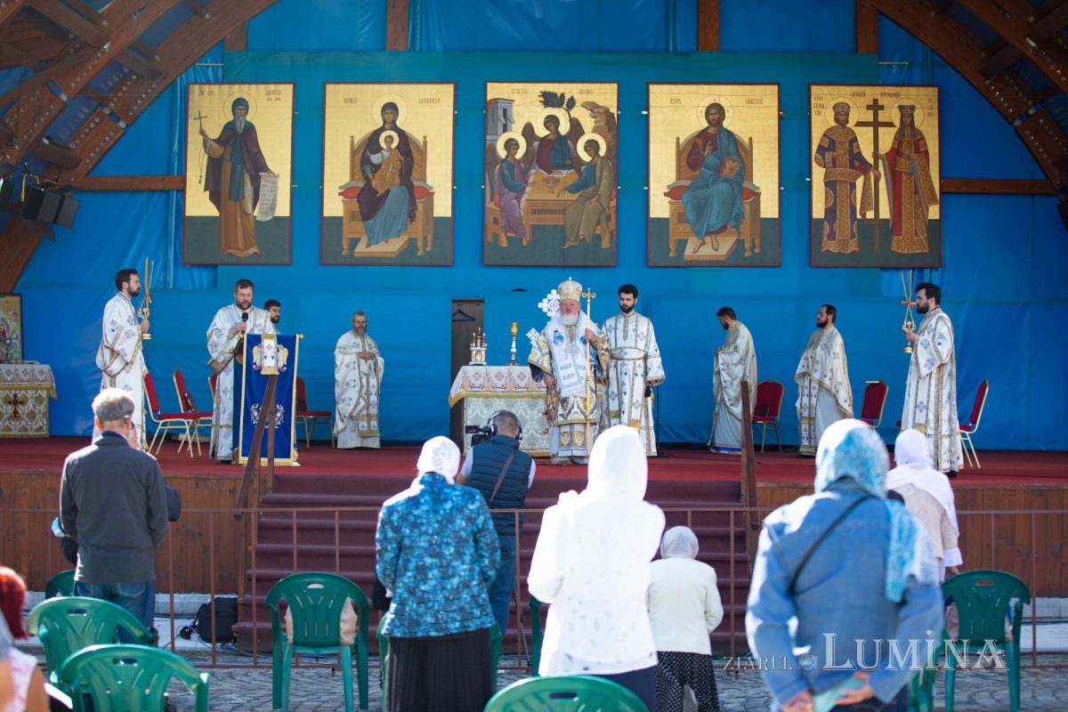 Binecuvântare arhierească la Altarul de vară de pe Colina Patriarhiei 183236